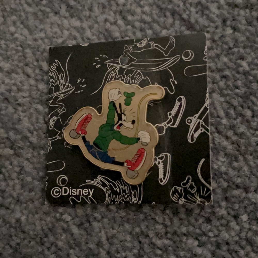 Disney goofy pin